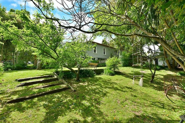 Photo of property in 27 Kowhai Street, Helensville, 0800