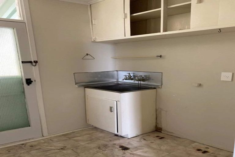 Photo of property in 9 Rickards Place, New Lynn, Auckland, 0600