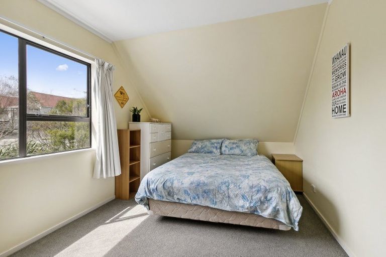 Photo of property in 19 Bassett Road, Johnsonville, Wellington, 6037