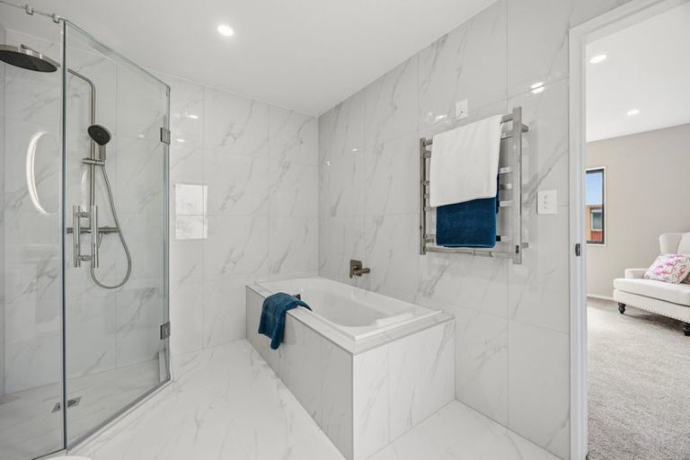 Photo of property in 60c Hutchinsons Road, Bucklands Beach, Auckland, 2014