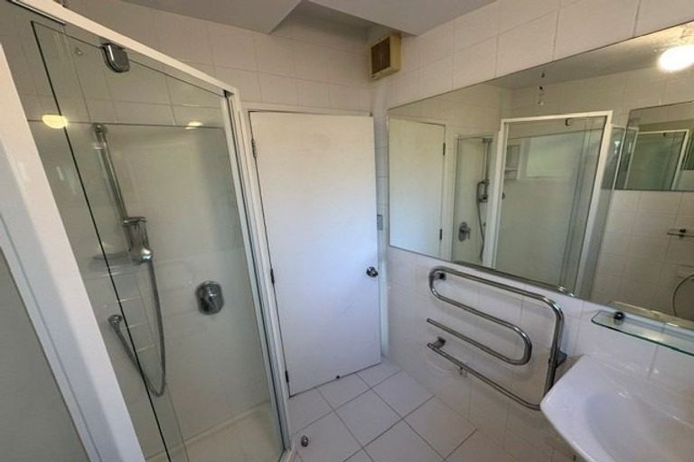 Photo of property in 2/49 Aeroview Drive, Beach Haven, Auckland, 0626