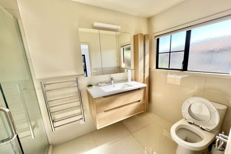 Photo of property in 31 John Downs Drive, Browns Bay, Auckland, 0630