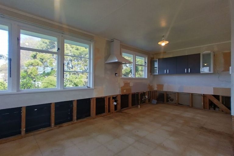 Photo of property in 33 Castor Crescent, Cannons Creek, Porirua, 5024