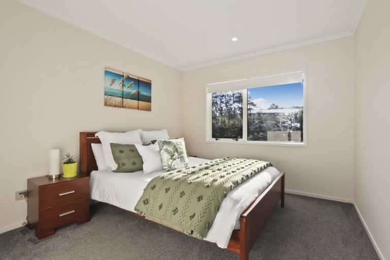 Photo of property in 43a Terry Smyth Drive, Kumeu, 0892