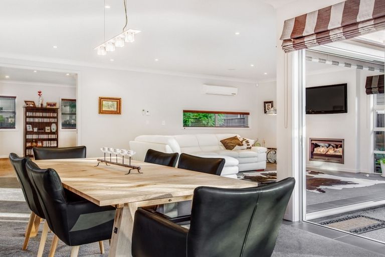 Photo of property in 17 Hinau Street, New Lynn, Auckland, 0600