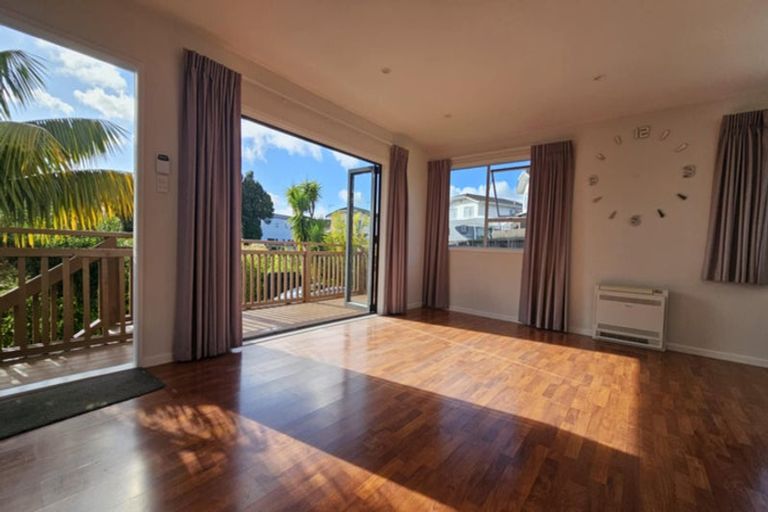 Photo of property in 2/25 Moire Road, Massey, Auckland, 0614