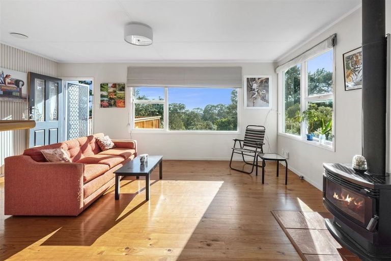 Photo of property in 17 Holt Avenue, Torbay, Auckland, 0630