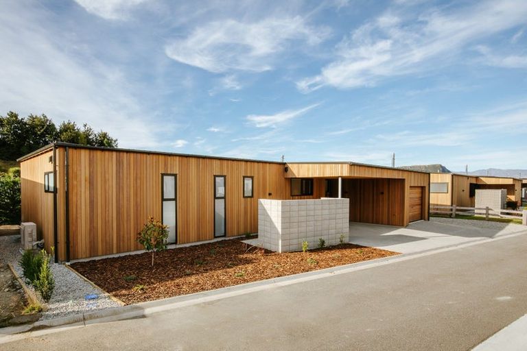 Photo of property in 13 Fern Burn Close, Wanaka, 9305