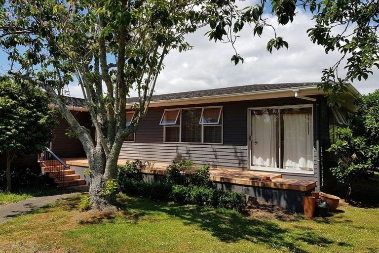 Photo of property in 51a Mellons Bay Road, Mellons Bay, Auckland, 2014