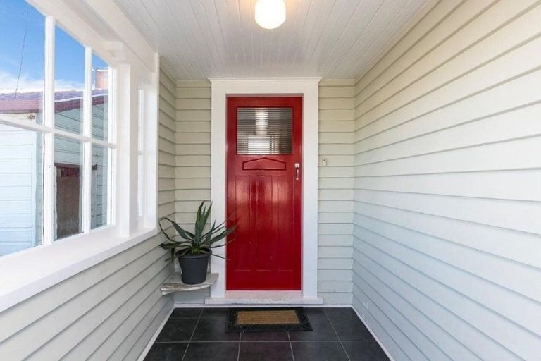 Photo of property in 123 Rongotai Road, Kilbirnie, Wellington, 6022