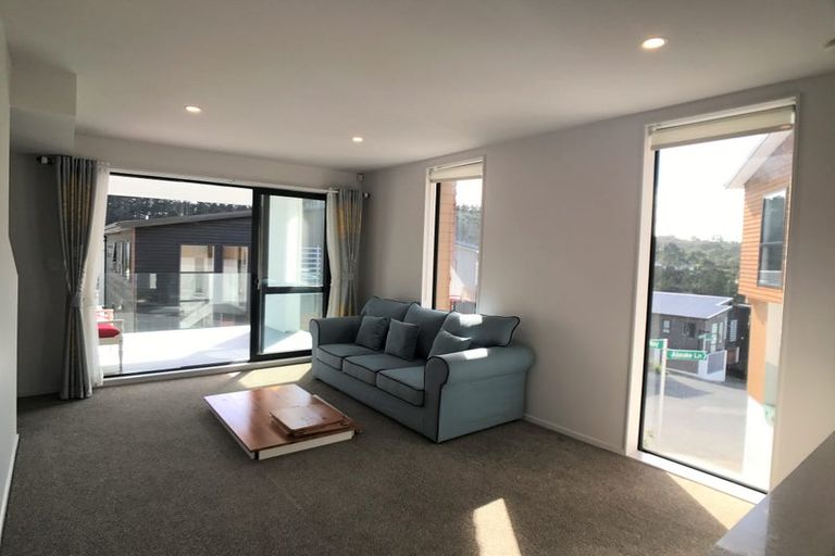 Photo of property in 1 Kanona Way, Albany Heights, Auckland, 0632