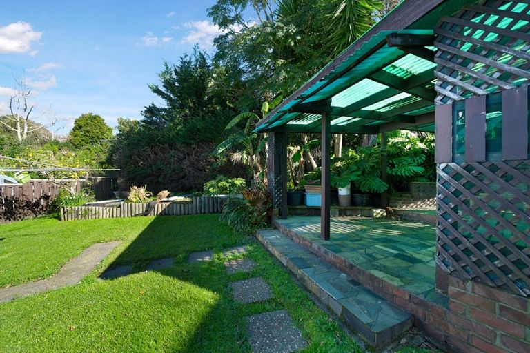 Photo of property in 28 Manhattan Heights, Glendene, Auckland, 0602