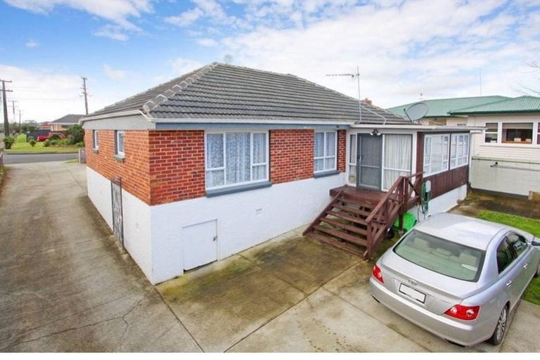 Photo of property in 10 Sunnyside Crescent, Papatoetoe, Auckland, 2025