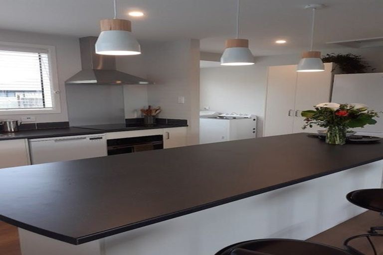 Photo of property in 19 Avro Crescent, Hornby, Christchurch, 8042