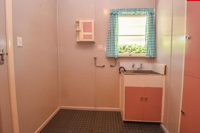 Photo of property in 50 Kent Street, Carterton, 5713