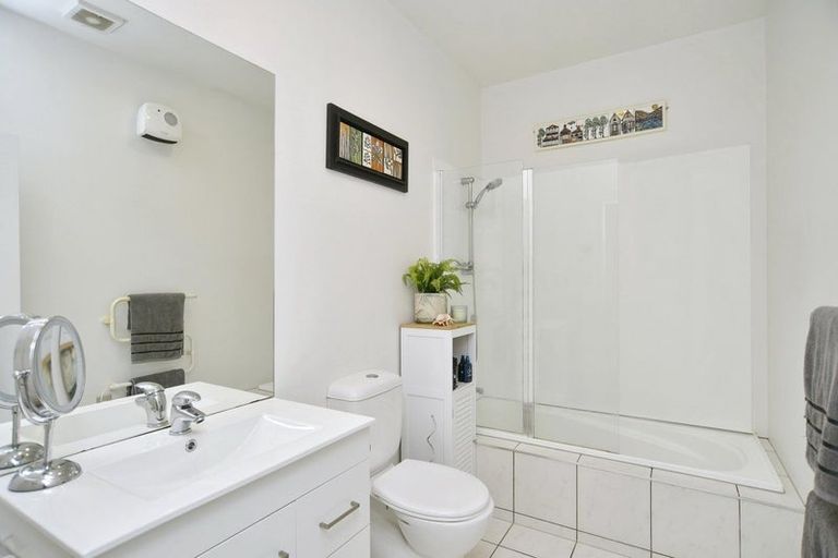 Photo of property in 2 Meredith Street, Addington, Christchurch, 8024