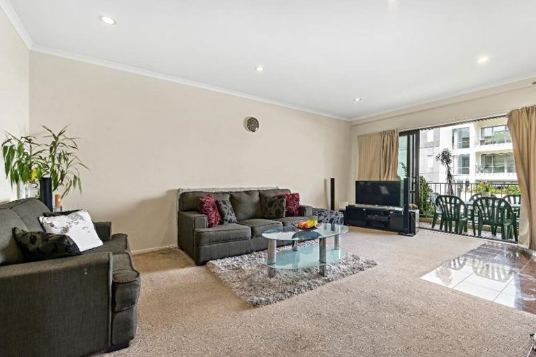 Photo of property in 201/132 Stancombe Road, Flat Bush, Auckland, 2016