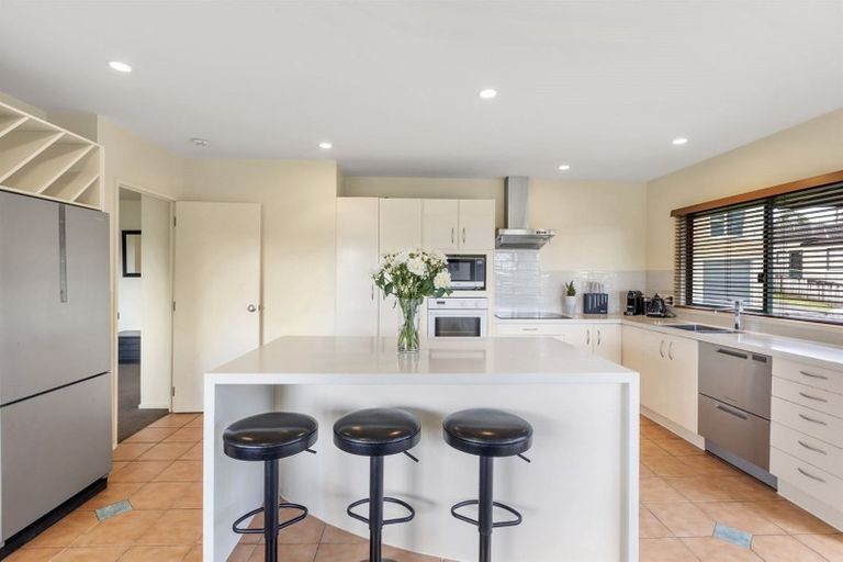 Photo of property in 2/60 Arran Road, Browns Bay, Auckland, 0630