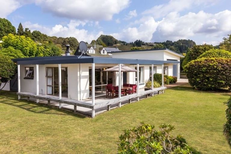 Photo of property in 9 Reeves Road, Acacia Bay, Taupo, 3330