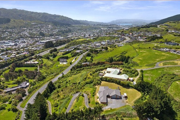 Photo of property in 50 Bing Lucas Drive, Tawa, Wellington, 5028