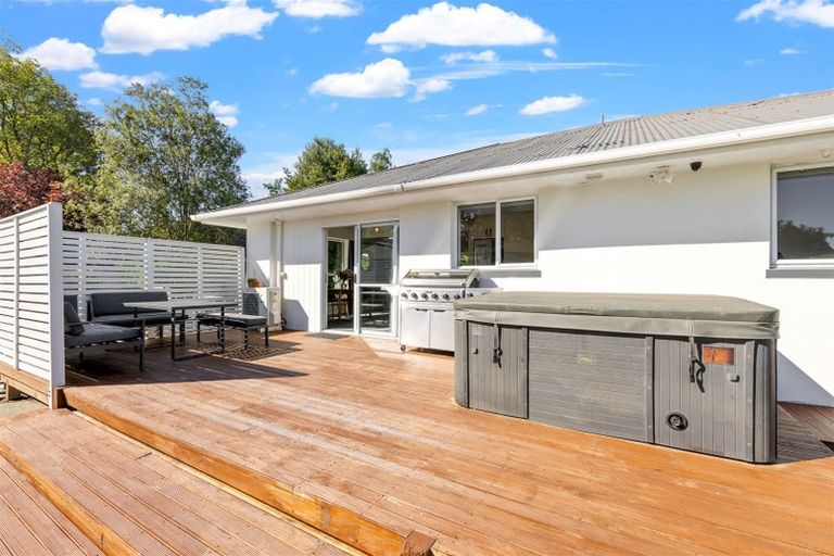 Photo of property in 7 Pinehurst Crescent, Russley, Christchurch, 8042