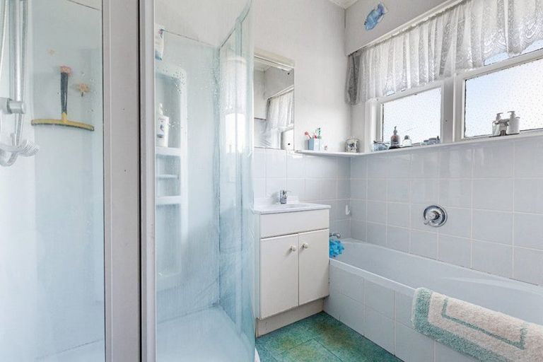 Photo of property in 7 Phillip Avenue, Glen Eden, Auckland, 0602