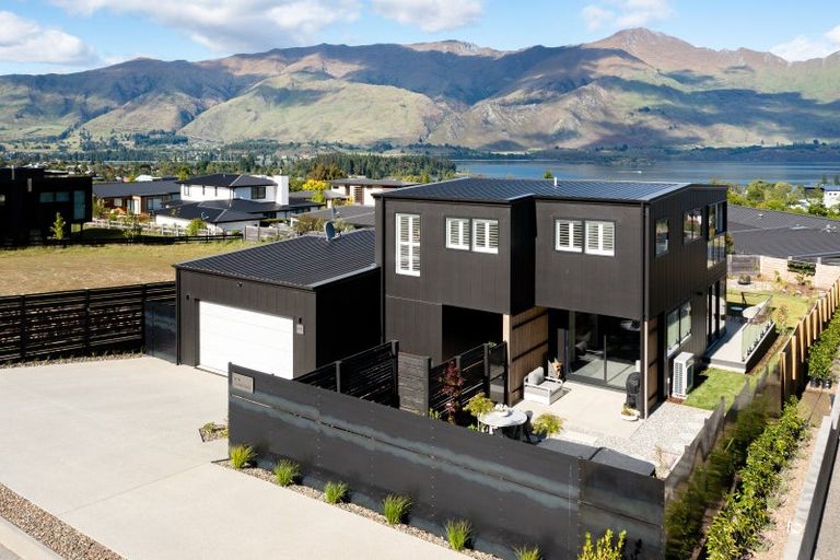 Photo of property in 6 Platinum Ridge, Wanaka, 9305