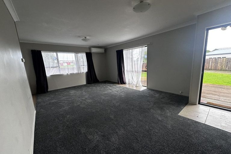 Photo of property in 2/6 Kennington Drive, Clendon Park, Auckland, 2103