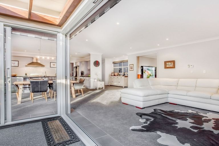 Photo of property in 17 Hinau Street, New Lynn, Auckland, 0600