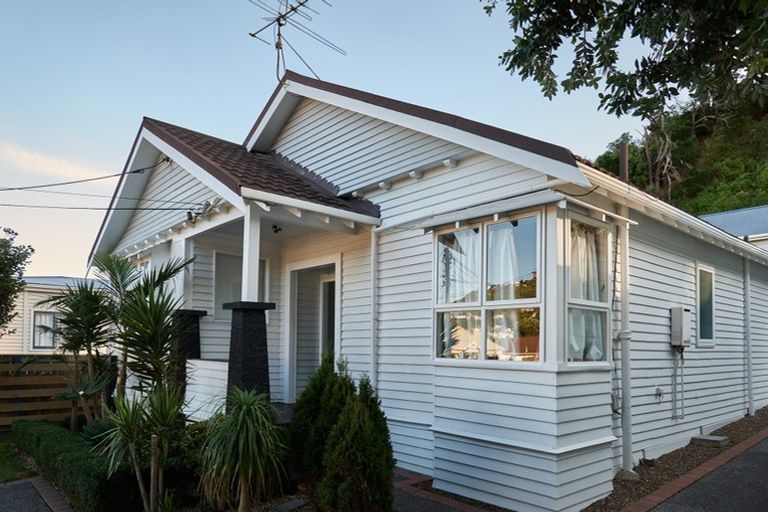 Photo of property in 40 Derwent Street, Island Bay, Wellington, 6023