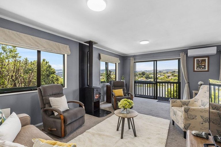 Photo of property in 22 Shackle Lane, Whitby, Porirua, 5024