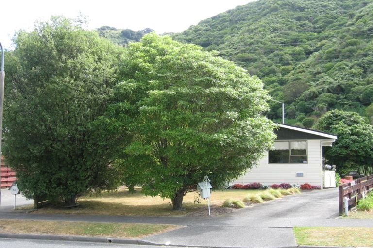 Photo of property in 7 Indiana Grove, Totara Park, Upper Hutt, 5018