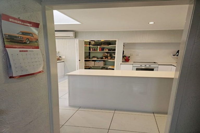 Photo of property in 824 West Coast Road, Oratia, Auckland, 0604
