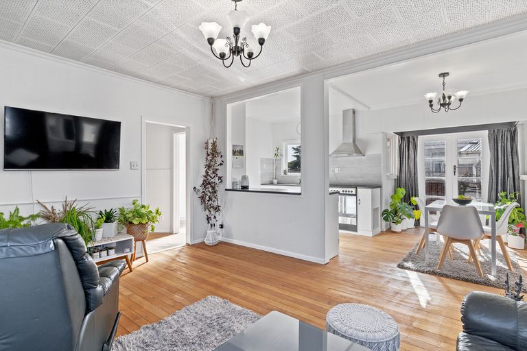 Photo of property in 42 High Street, Island Bay, Wellington, 6023