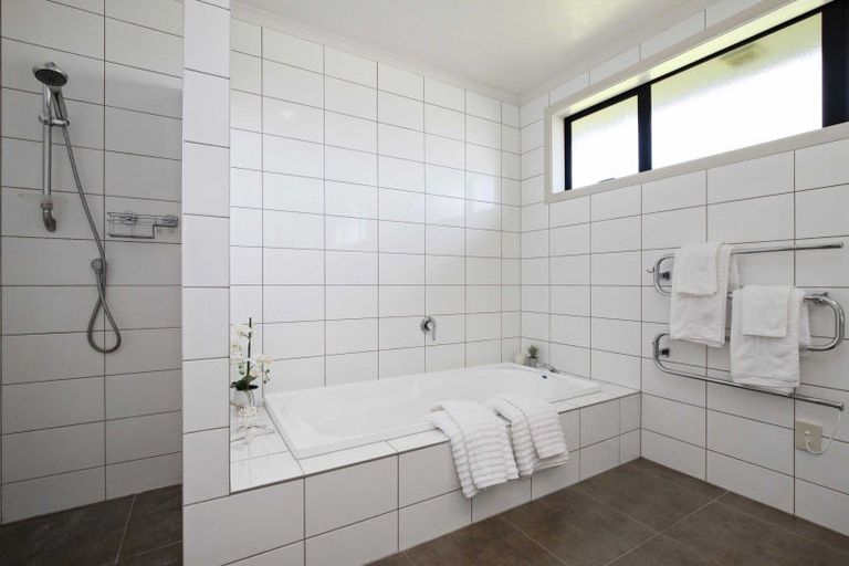 Photo of property in 5 Parsot Place, Pukekohe, 2120