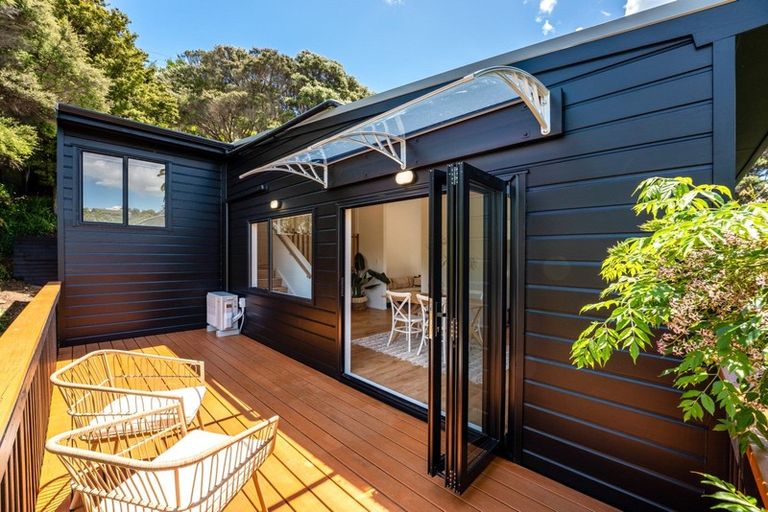 Photo of property in 11 Lannan Road, Surfdale, Waiheke Island, 1081