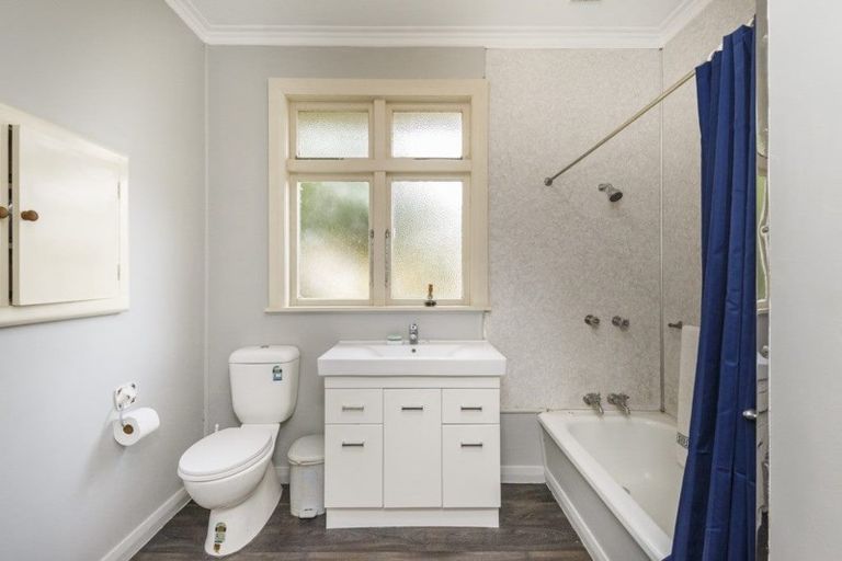 Photo of property in 27 Hardie Street, Hokowhitu, Palmerston North, 4410