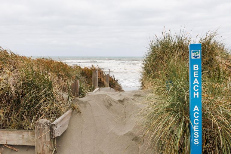 Photo of property in 19 Marine Parade South, Foxton Beach, Foxton, 4815