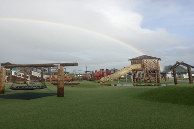 Photo of property in 47 Metoriti Crescent, Karaka, 2124