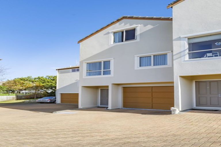 Photo of property in 3/57 Gladstone Road, Northcote, Auckland, 0627