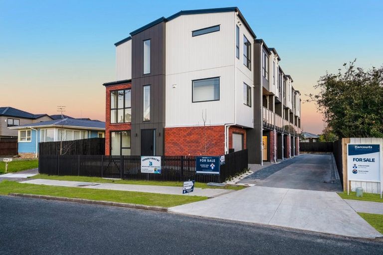 Photo of property in 2/32 Tiraumea Drive, Pakuranga, Auckland, 2010