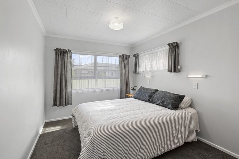 Photo of property in 2/230 Huatoki Street, Upper Vogeltown, New Plymouth, 4310