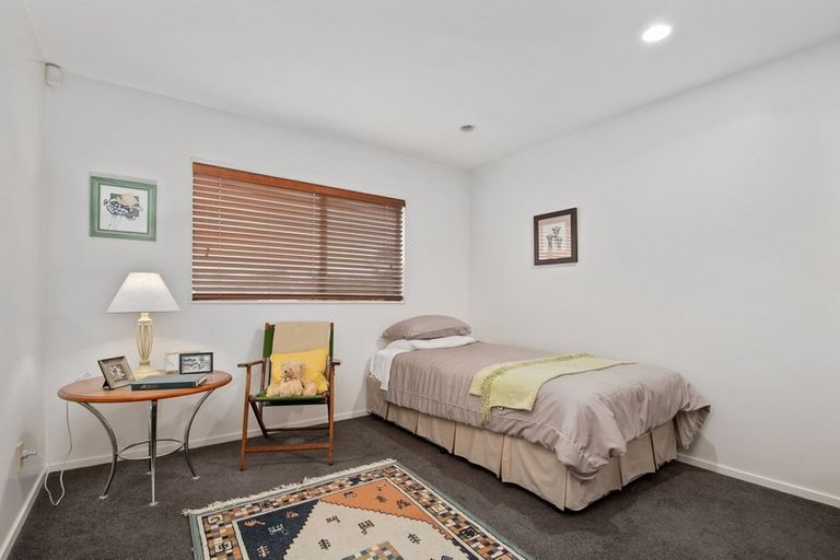 Photo of property in 11 Kahala Place, West Harbour, Auckland, 0618