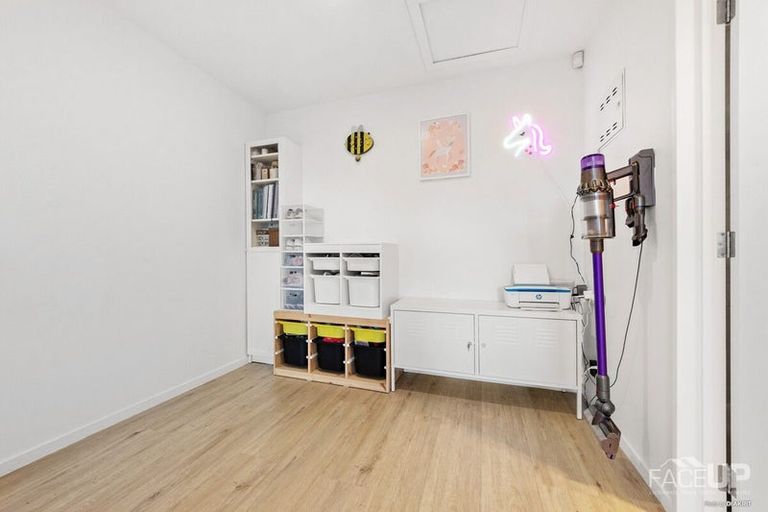 Photo of property in 2 Clay Lane, Hobsonville, Auckland, 0616