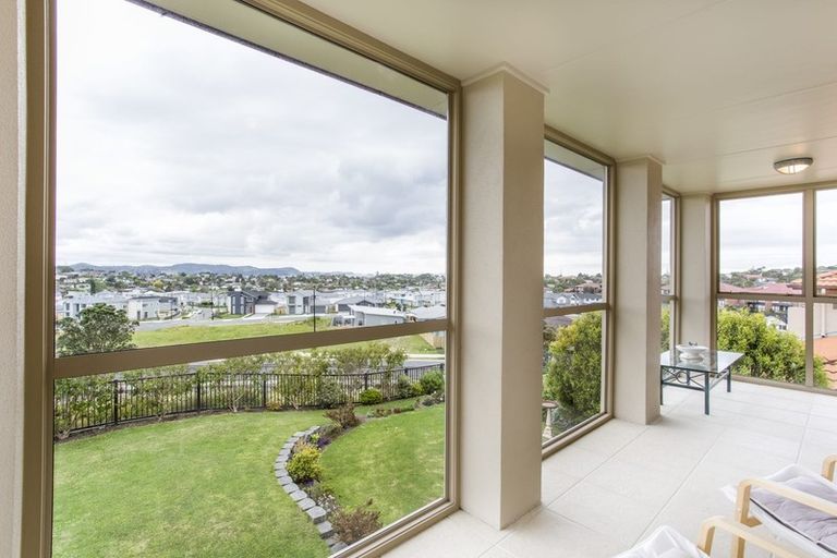 Photo of property in 6/126 Whangaparaoa Road, Red Beach, 0932