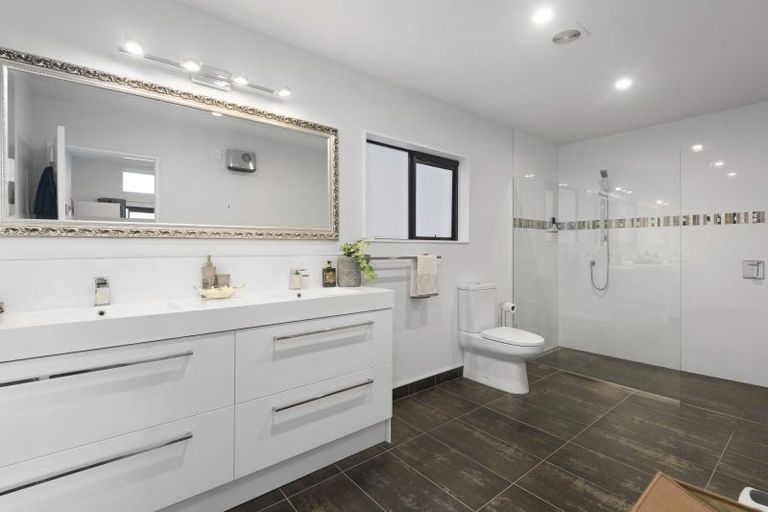 Photo of property in 42 Glade Park Lane, Shannon, Palmerston North, 4474