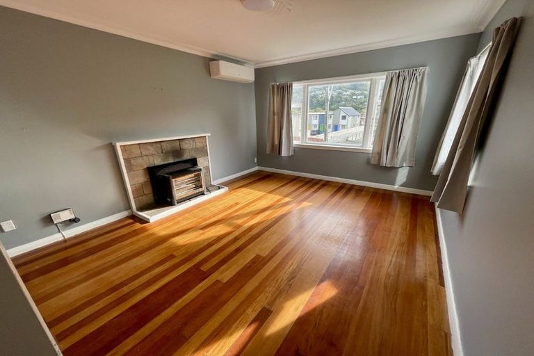 Photo of property in 46 Hinau Street, Tawa, Wellington, 5028