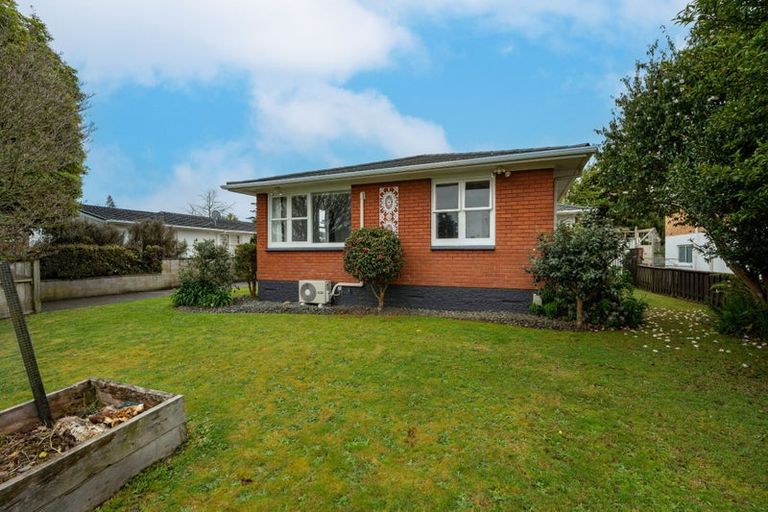 Photo of property in 16 Kensington Place, Fairfield, Hamilton, 3214