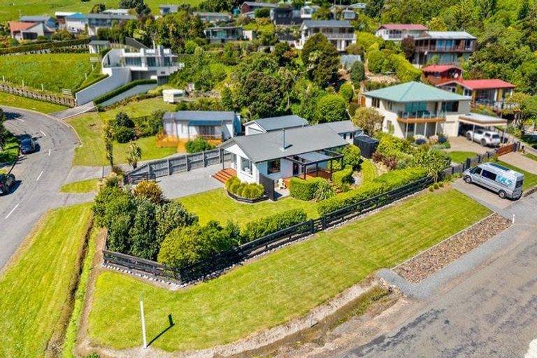 Photo of property in 2 Haywards Lane, Duvauchelle, 7581