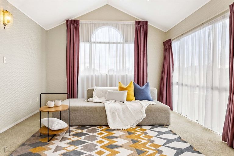 Photo of property in 10 Suncrest Drive, West Harbour, Auckland, 0618